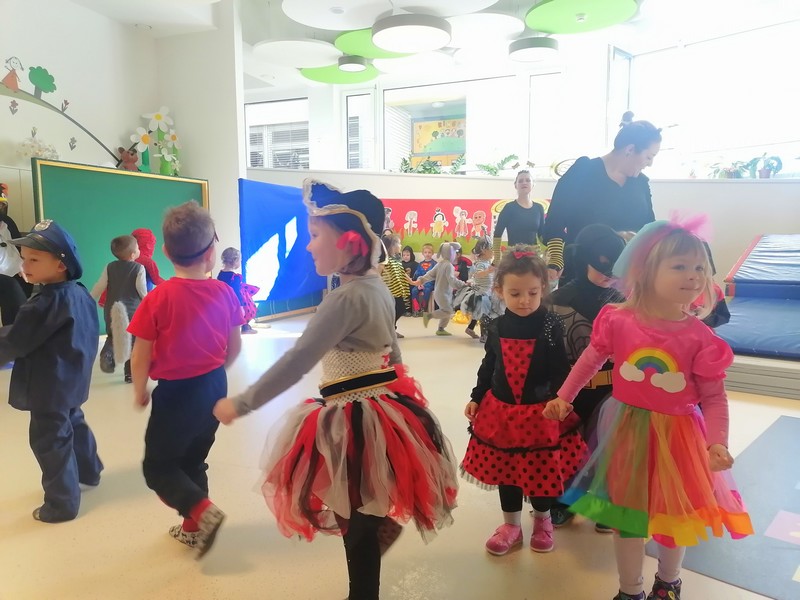 Pustno rajanje - Dan smeha in veselja